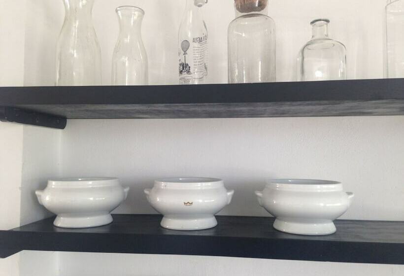 Bed and Breakfast Hostel Only 4 You