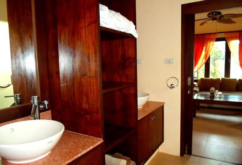 فندق Baan Tropicana