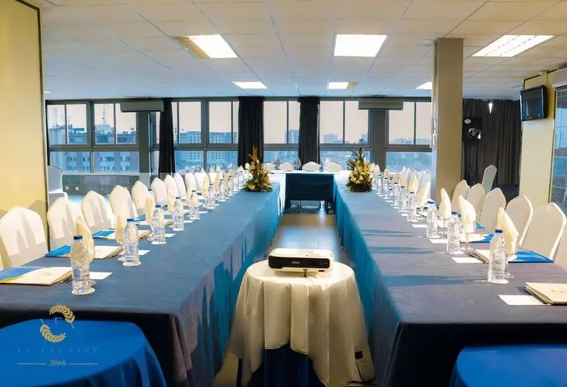 هتل Hôtel Résidence La Falaise