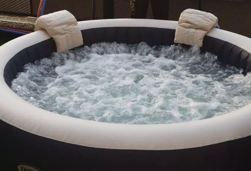 هتل Hôtel Résidence La Falaise