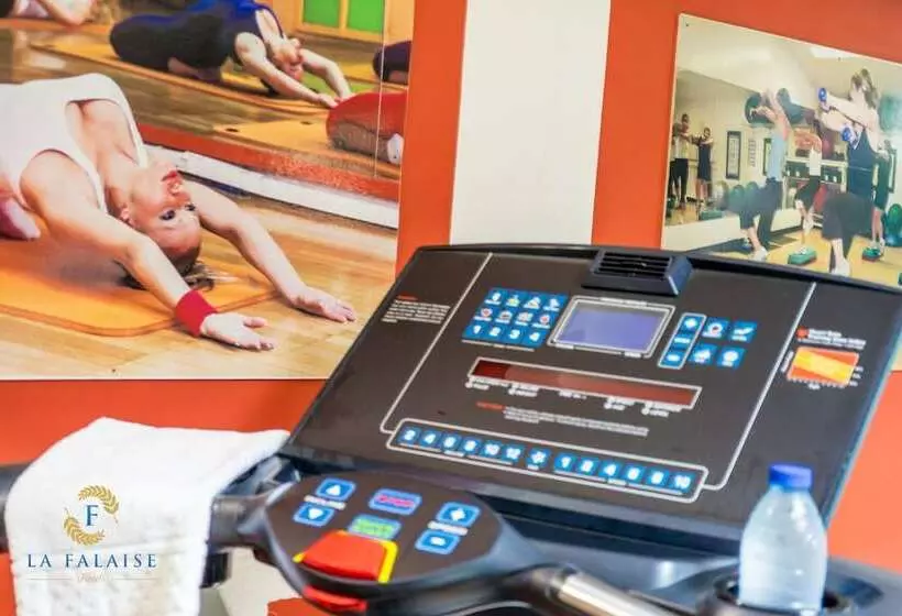 هتل Hôtel Résidence La Falaise