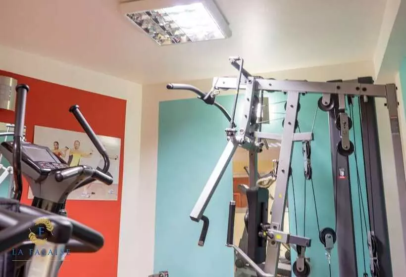 هتل Hôtel Résidence La Falaise