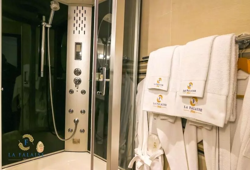 هتل Hôtel Résidence La Falaise