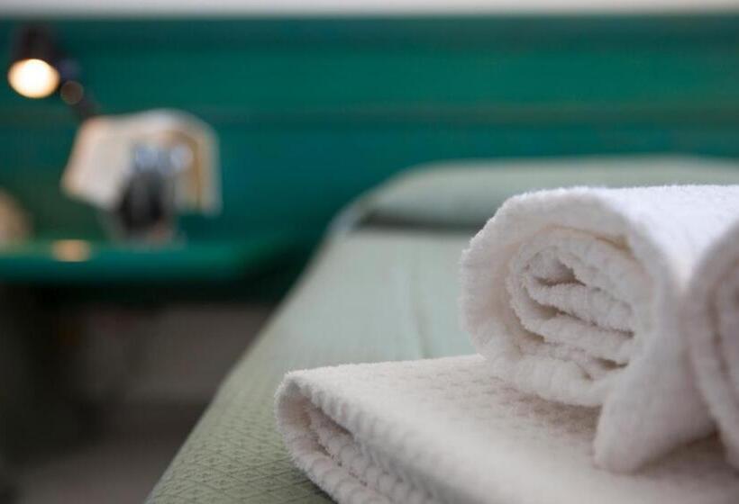 Отель Miralonga