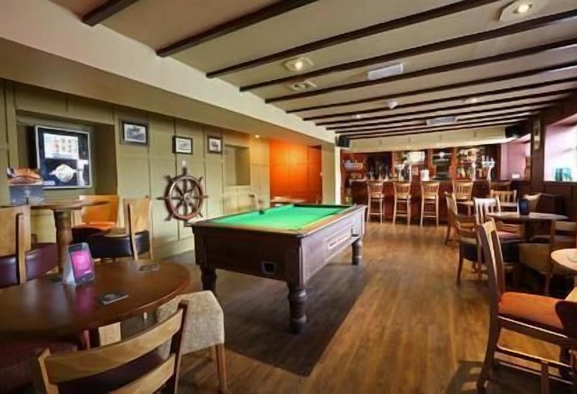 בית מלון כפרי Newburgh Inn