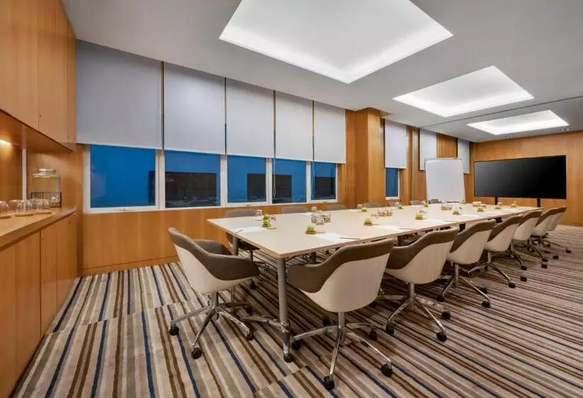 هتل Oasia Suites Kuala Lumpur