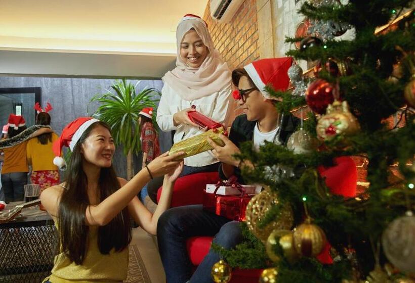 בית מלון כפרי Oasia Suites Kuala Lumpur