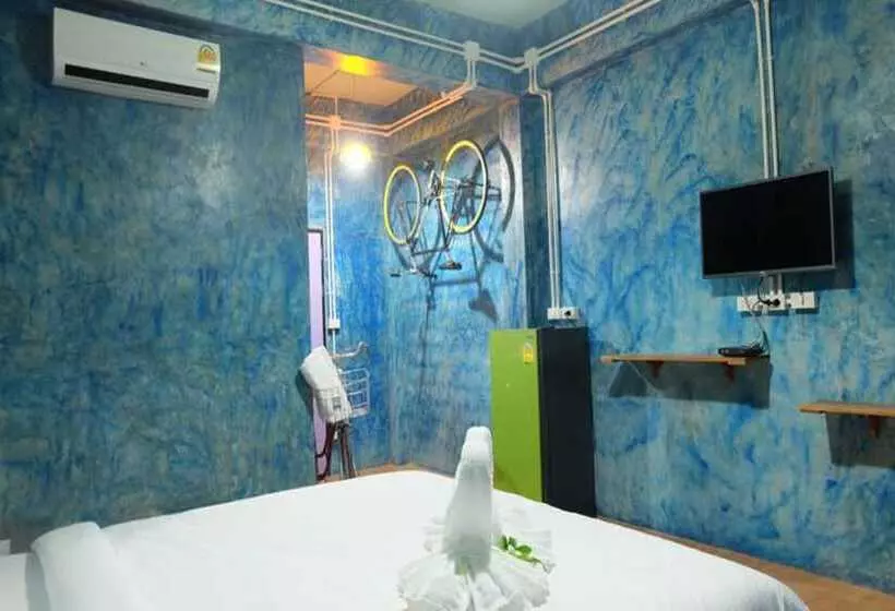 ホテル Samui Poshtel