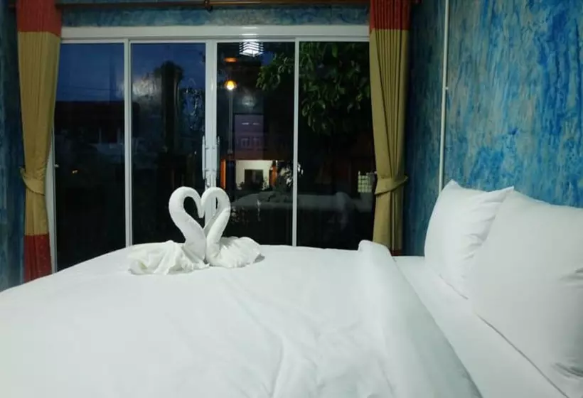 ホテル Samui Poshtel