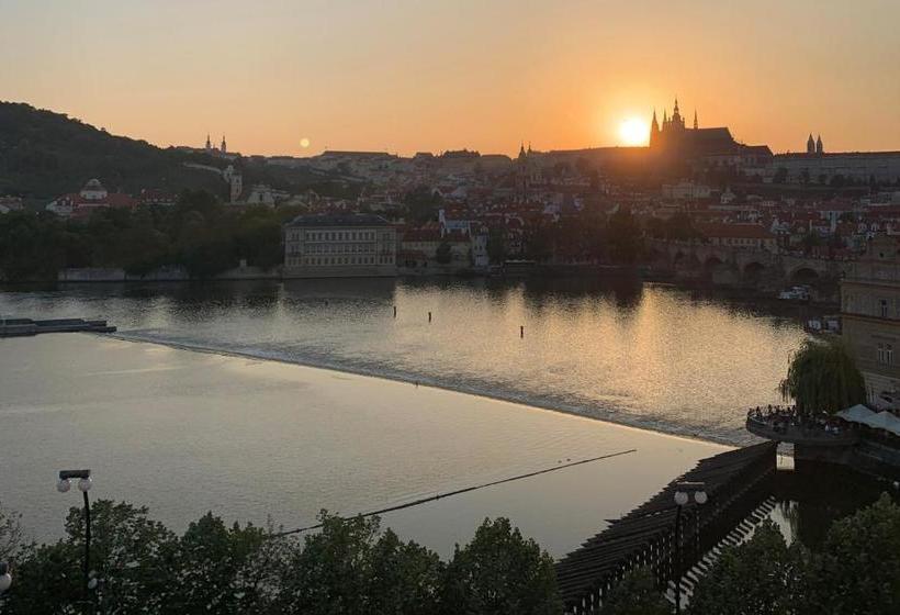 هتل The Mozart Prague