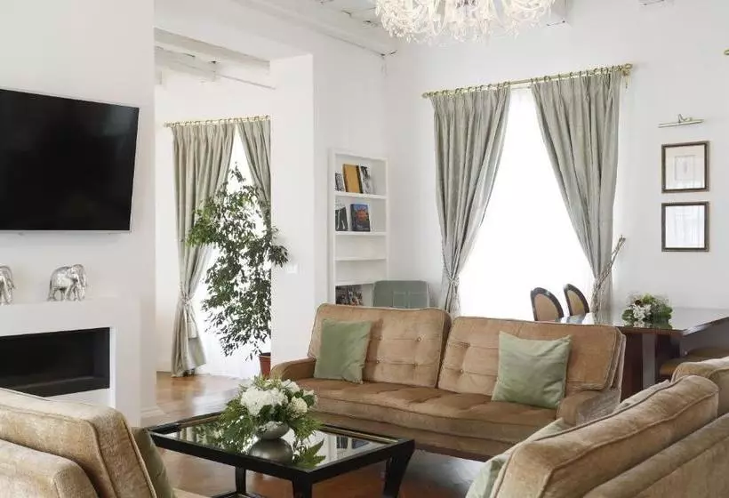 هتل The Mozart Prague