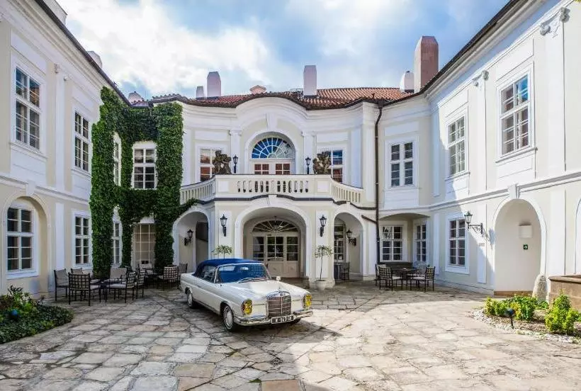 هتل The Mozart Prague