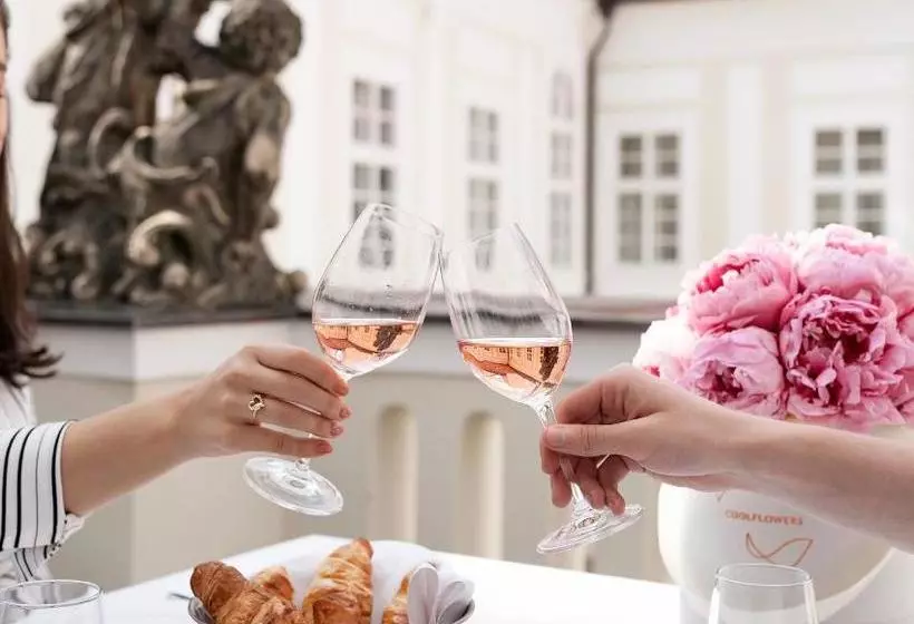 هتل The Mozart Prague