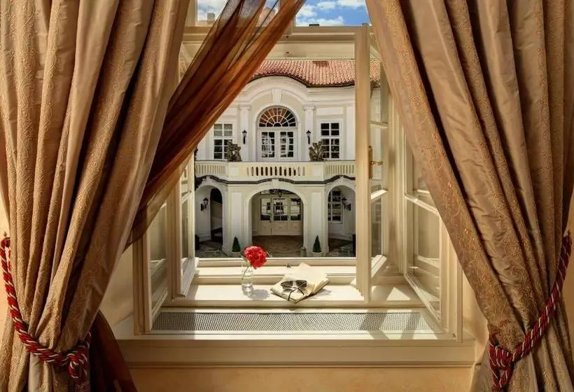 هتل The Mozart Prague