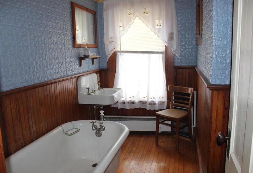 פנסיון The Sterling Inn