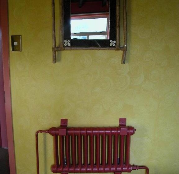 فندق صغير Global Village Travellers Lodge