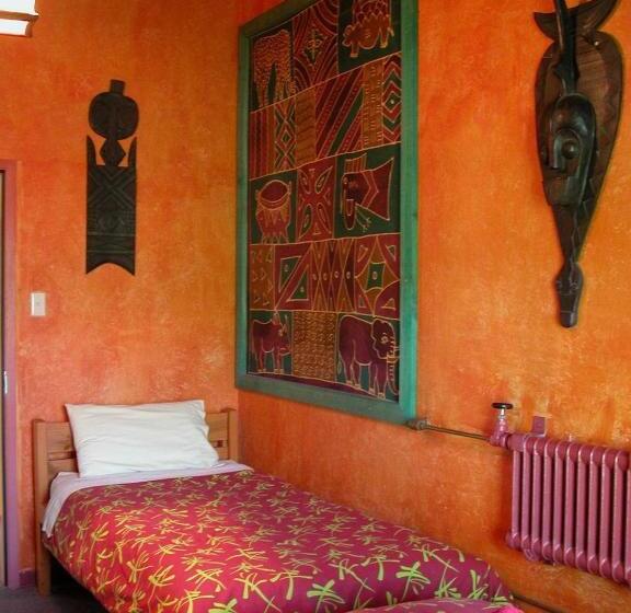 فندق صغير Global Village Travellers Lodge