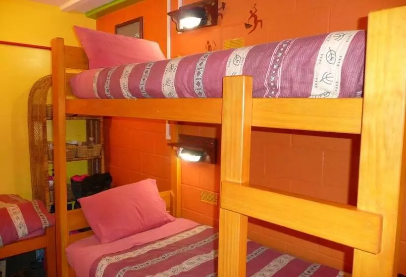 فندق صغير Global Village Travellers Lodge