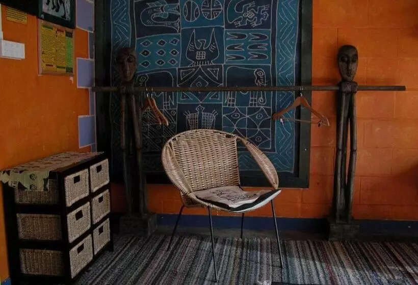 فندق صغير Global Village Travellers Lodge