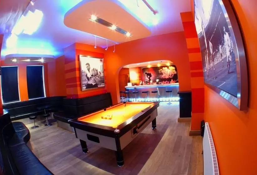 هاستل The Escape