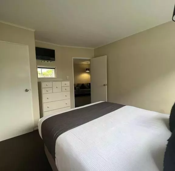 Asure Green Gables Motel