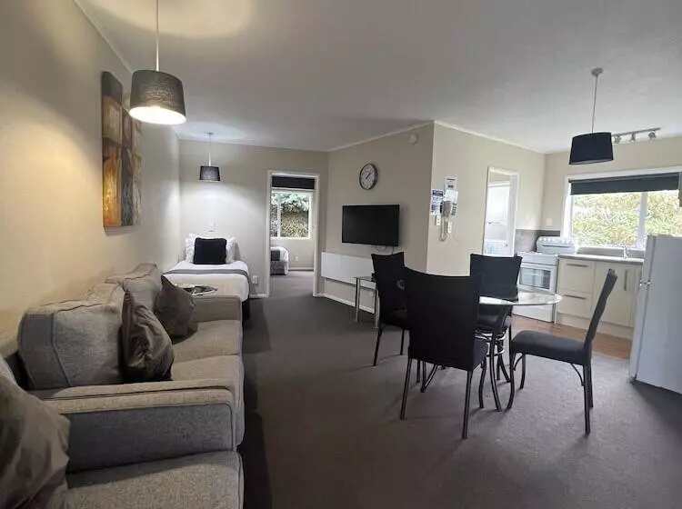 Asure Green Gables Motel