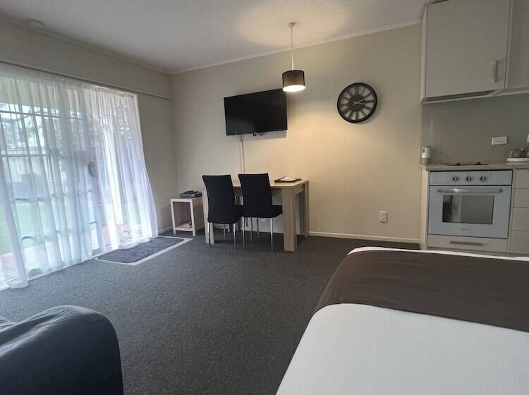 Asure Green Gables Motel