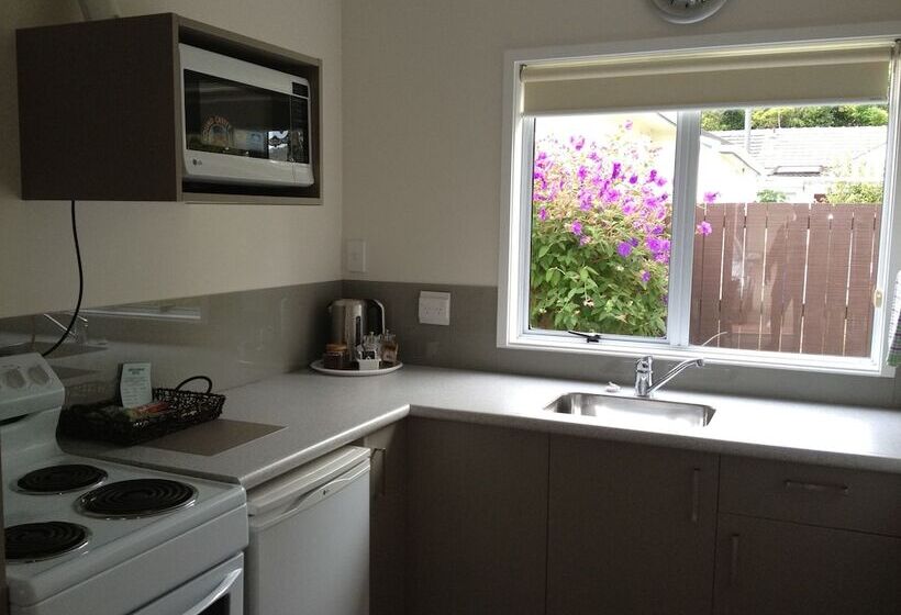 Asure Green Gables Motel