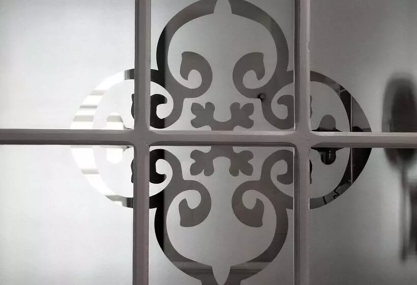 هتل Hôtel Henri Iv