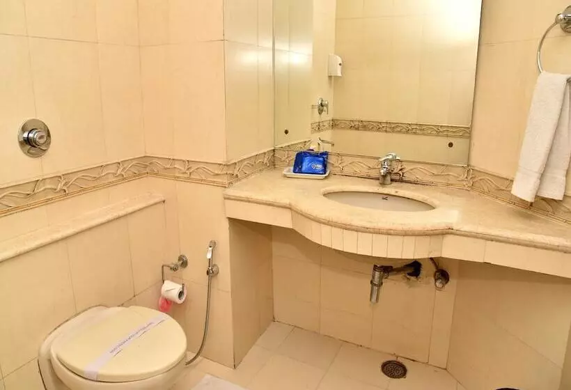 هتل Oyo Premium Sector 43 B