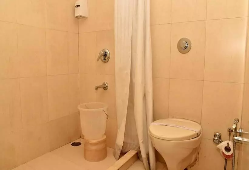 هتل Oyo Premium Sector 43 B