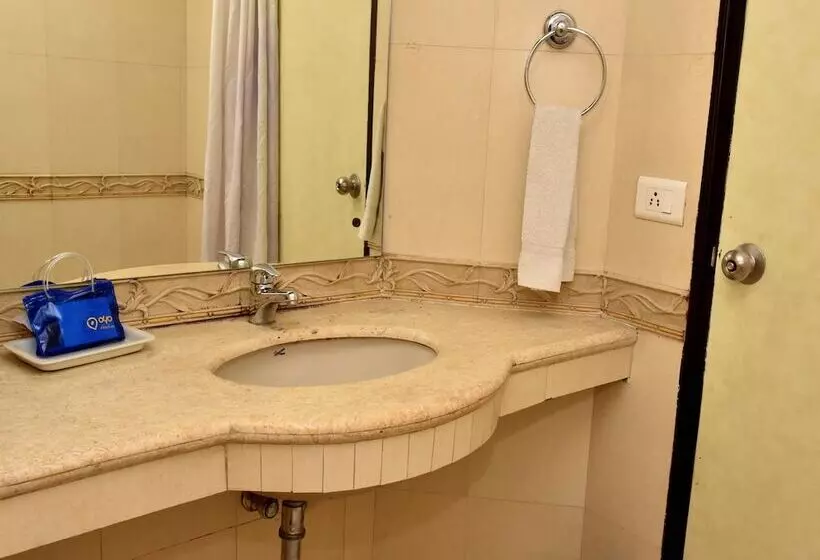 هتل Oyo Premium Sector 43 B