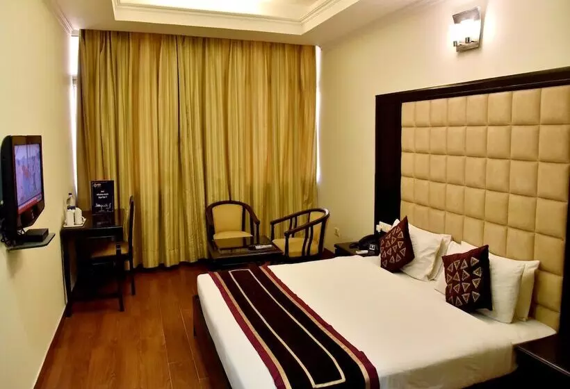 هتل Oyo Premium Sector 43 B