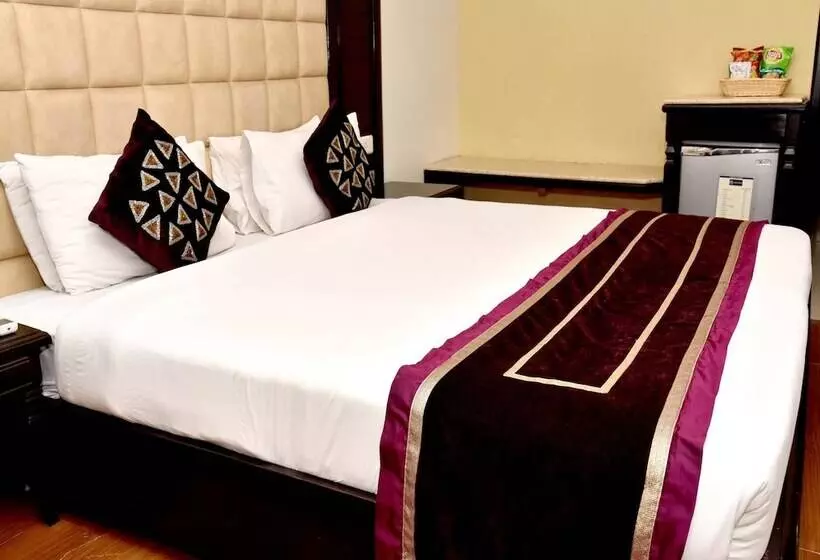 هتل Oyo Premium Sector 43 B