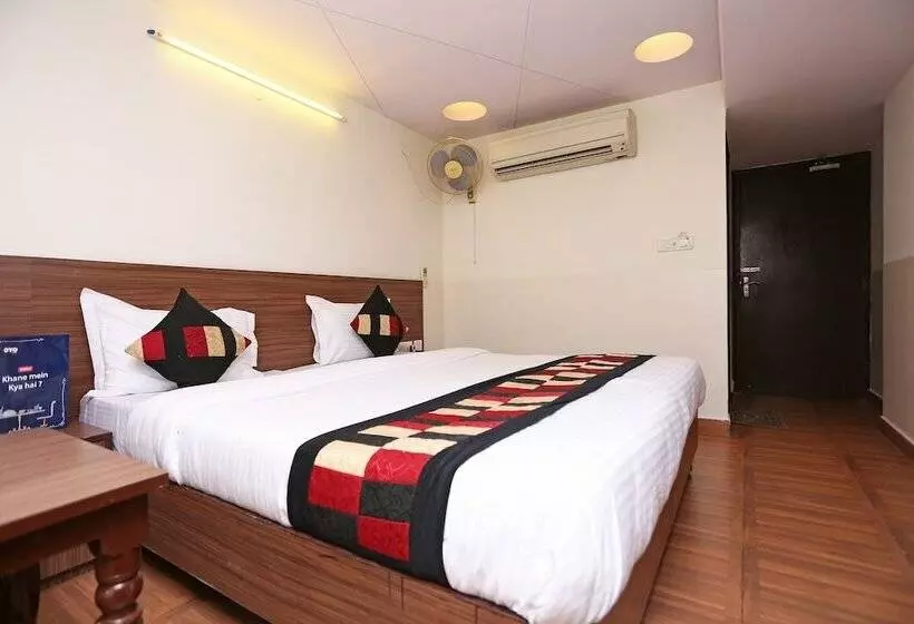هتل Oyo Rooms Raja Park Lbs College