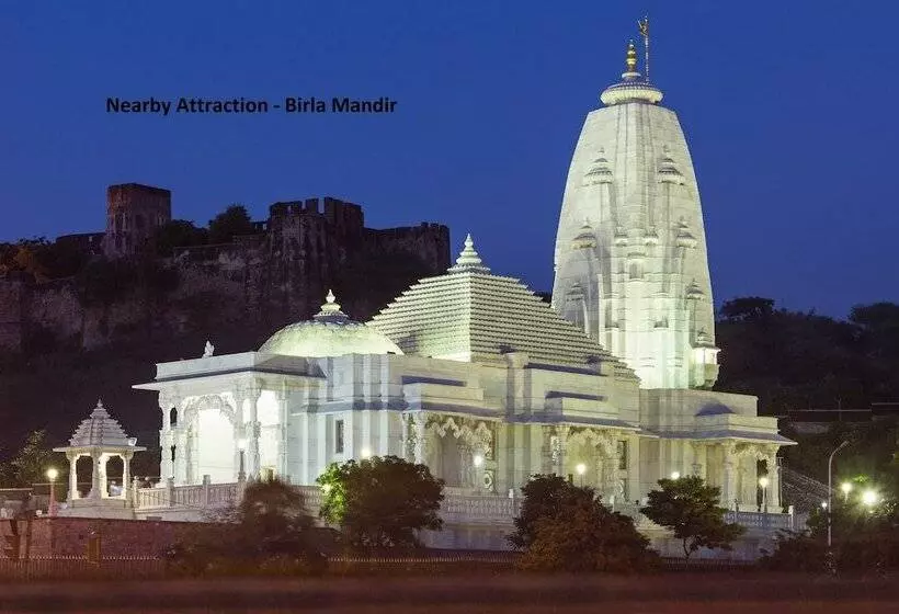 هتل Oyo Rooms Raja Park Lbs College