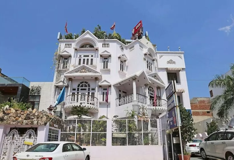 هتل Oyo Rooms Raja Park Lbs College