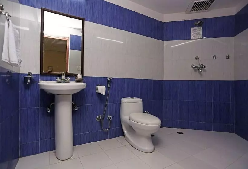 هتل Oyo Rooms Raja Park Lbs College