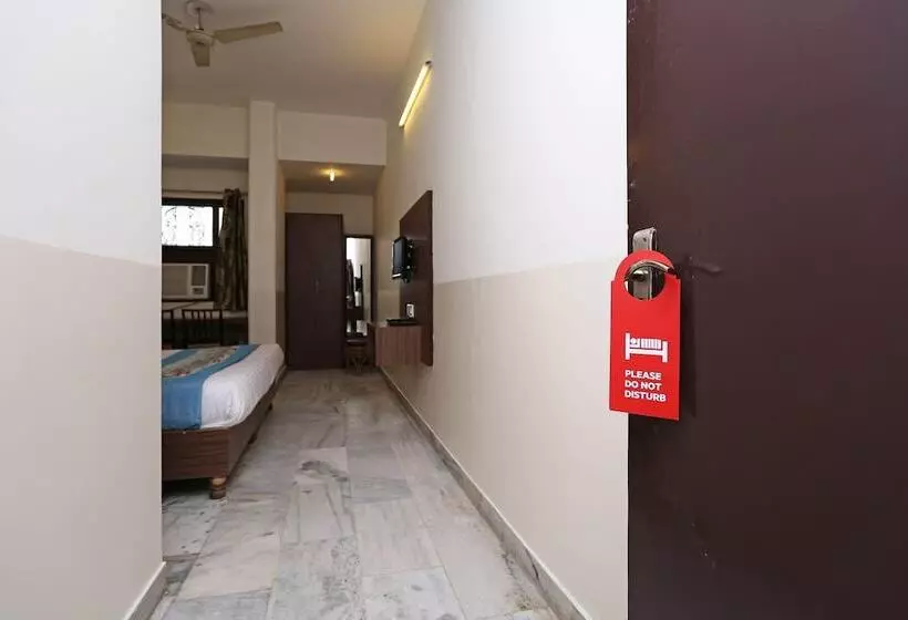 هتل Oyo Rooms Raja Park Lbs College