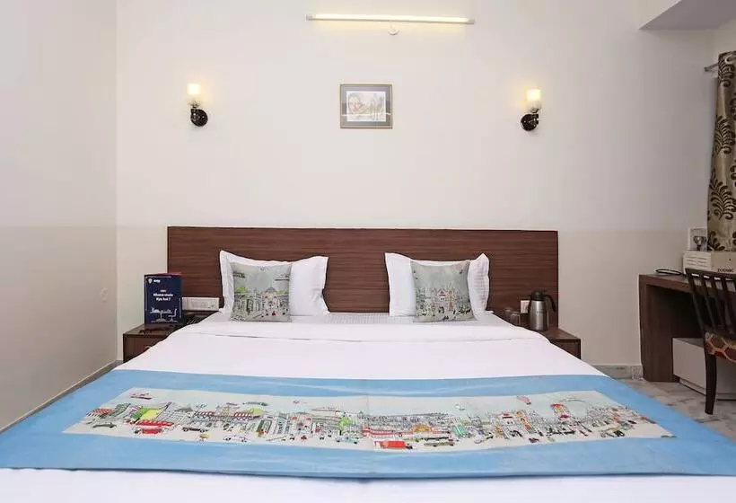 هتل Oyo Rooms Raja Park Lbs College