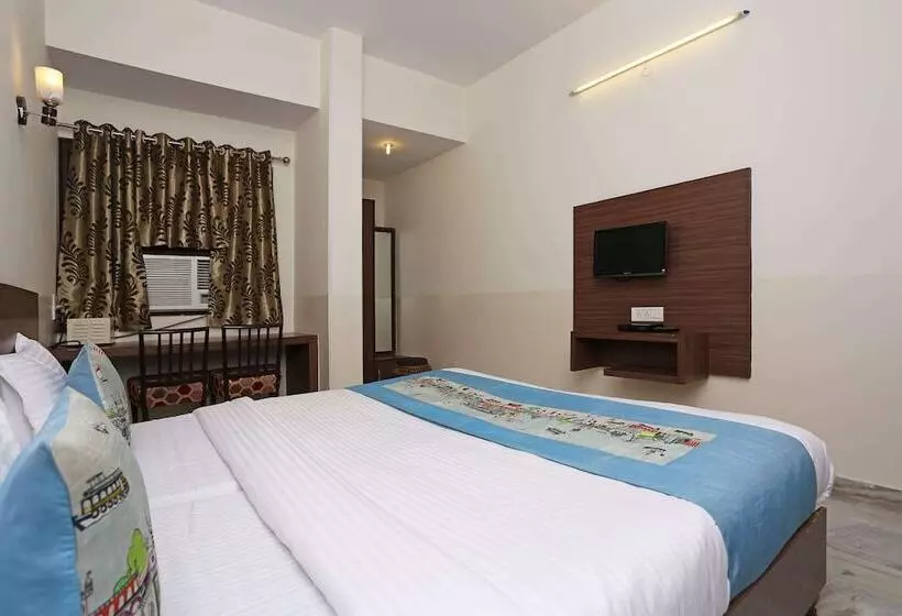 هتل Oyo Rooms Raja Park Lbs College
