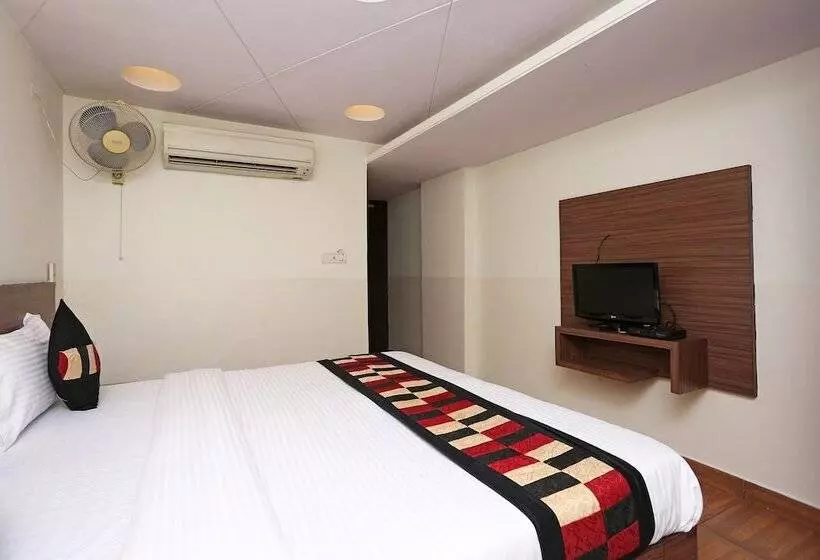 هتل Oyo Rooms Raja Park Lbs College