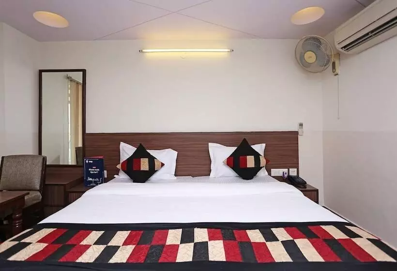 هتل Oyo Rooms Raja Park Lbs College