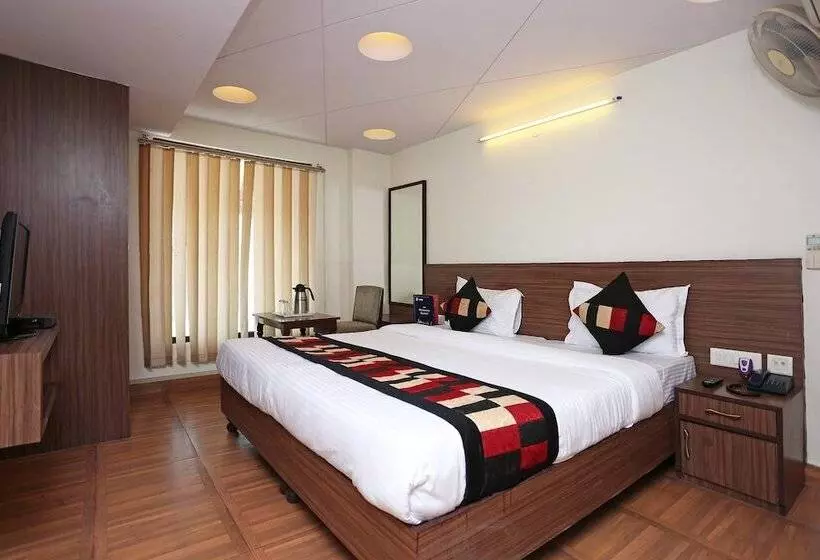 هتل Oyo Rooms Raja Park Lbs College