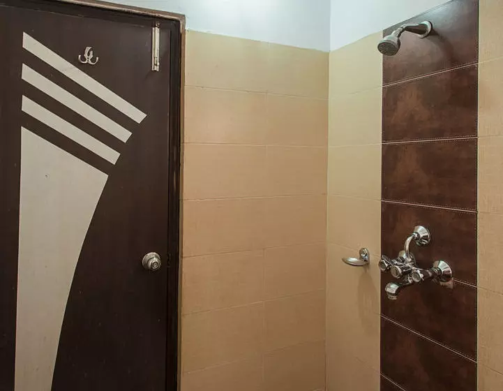 هتل Oyo Rooms Sindhi Camp Metro Station 2