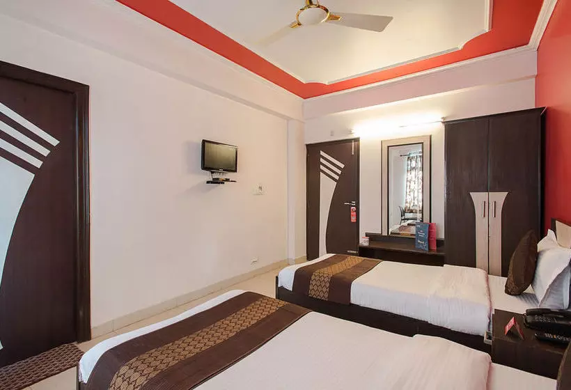 هتل Oyo Rooms Sindhi Camp Metro Station 2
