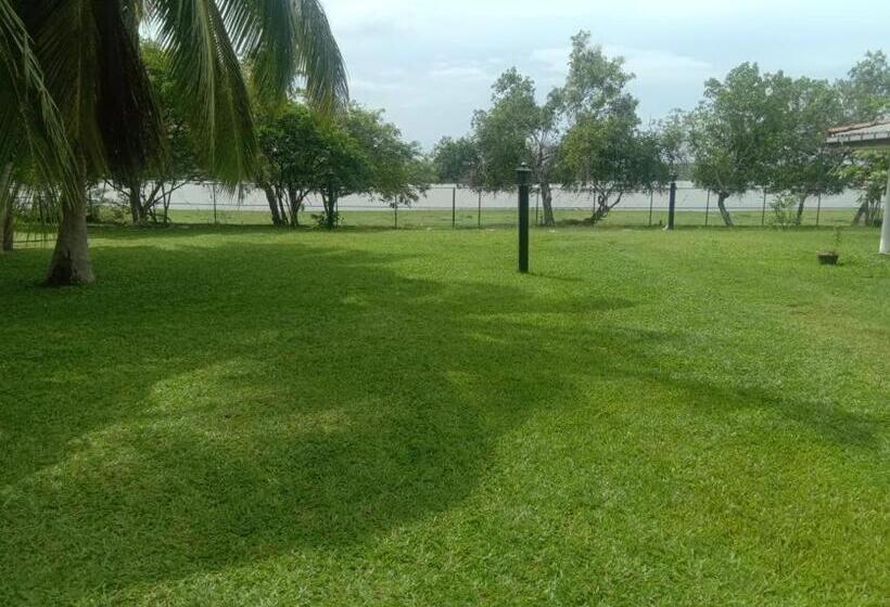 Hotel Serenity Lake Resort Yala