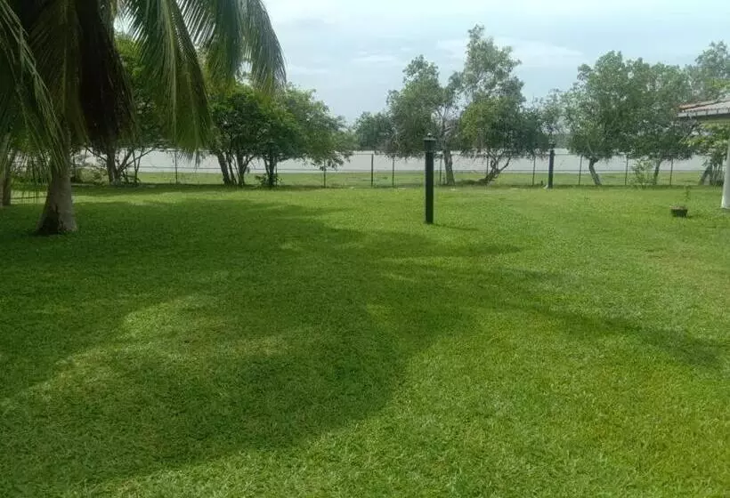 酒店 Serenity Lake Resort Yala