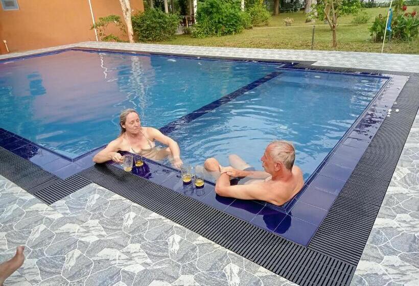 Hotel Serenity Lake Resort Yala