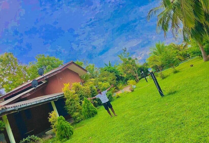 Hotel Serenity Lake Resort Yala